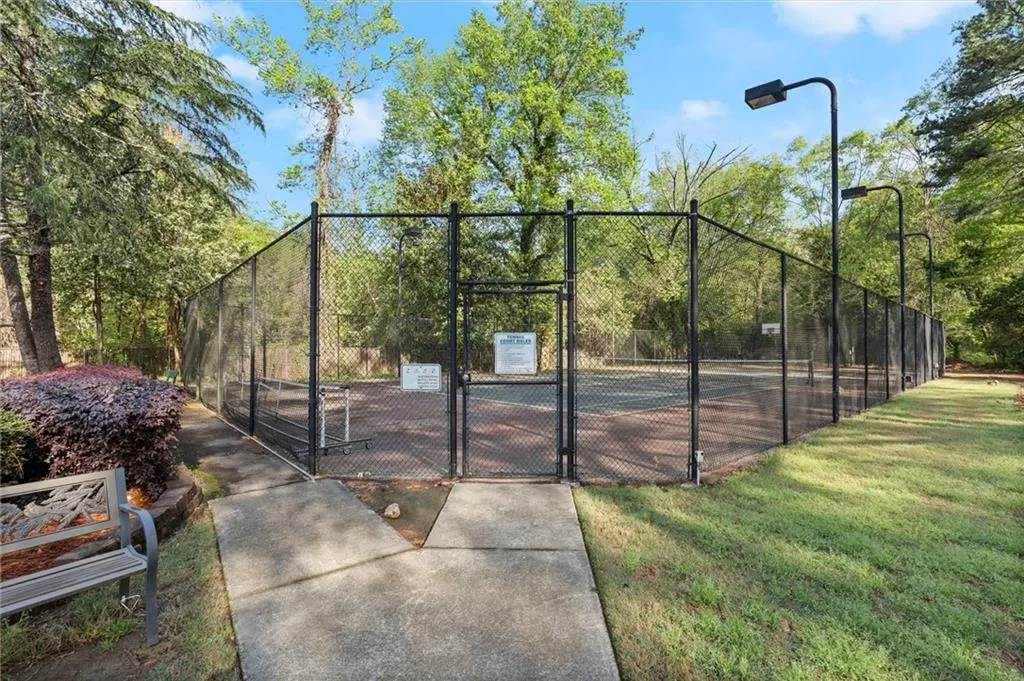 6700 Roswell Road Unit 20d, Sandy Springs, Georgia 30328, 2 Bedrooms Bedrooms, ,1 BathroomBathrooms,Residential,Sold,6700 Roswell Road Unit 20d,7556804