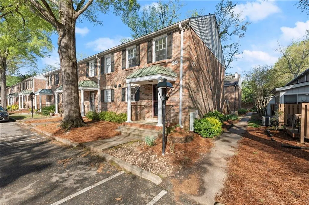 6700 Roswell Road Unit 20d, Sandy Springs, Georgia 30328, 2 Bedrooms Bedrooms, ,1 BathroomBathrooms,Residential,Sold,6700 Roswell Road Unit 20d,7556804