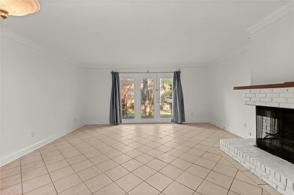 6700 Roswell Road Unit 20d, Sandy Springs, Georgia 30328, 2 Bedrooms Bedrooms, ,1 BathroomBathrooms,Residential,Sold,6700 Roswell Road Unit 20d,7556804