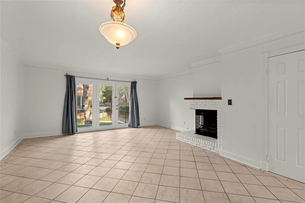6700 Roswell Road Unit 20d, Sandy Springs, Georgia 30328, 2 Bedrooms Bedrooms, ,1 BathroomBathrooms,Residential,Sold,6700 Roswell Road Unit 20d,7556804