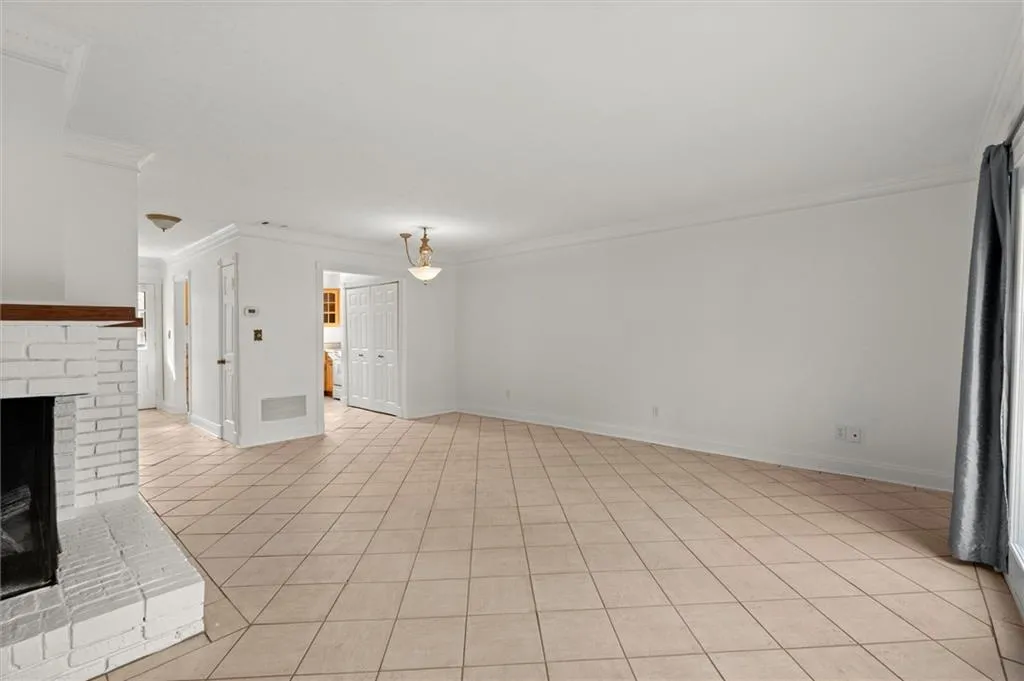 6700 Roswell Road Unit 20d, Sandy Springs, Georgia 30328, 2 Bedrooms Bedrooms, ,1 BathroomBathrooms,Residential,Sold,6700 Roswell Road Unit 20d,7556804
