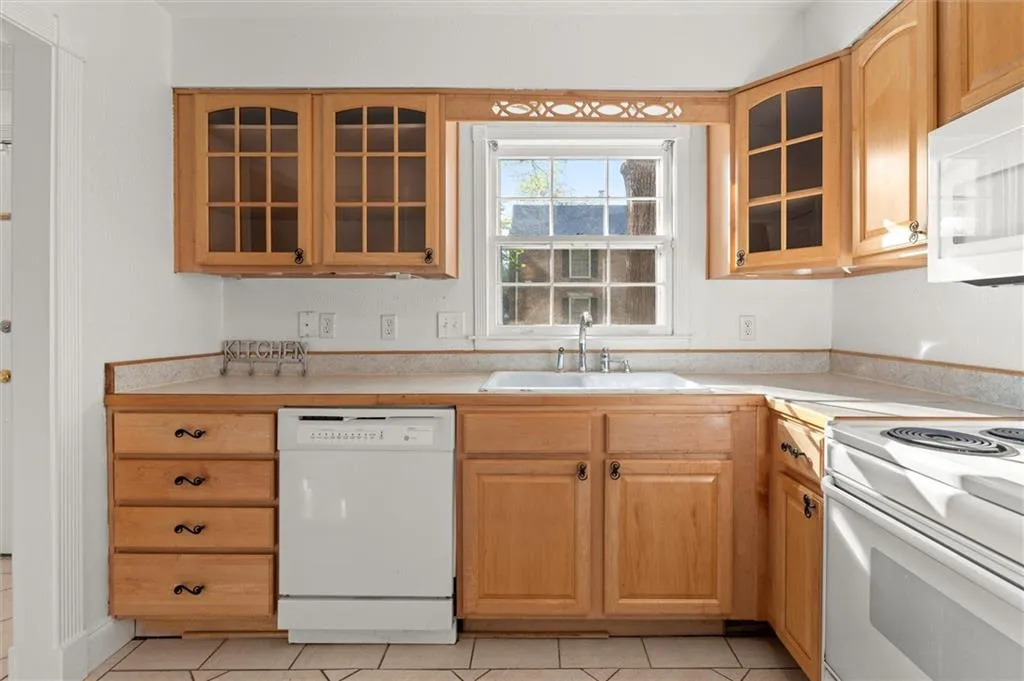 6700 Roswell Road Unit 20d, Sandy Springs, Georgia 30328, 2 Bedrooms Bedrooms, ,1 BathroomBathrooms,Residential,Sold,6700 Roswell Road Unit 20d,7556804