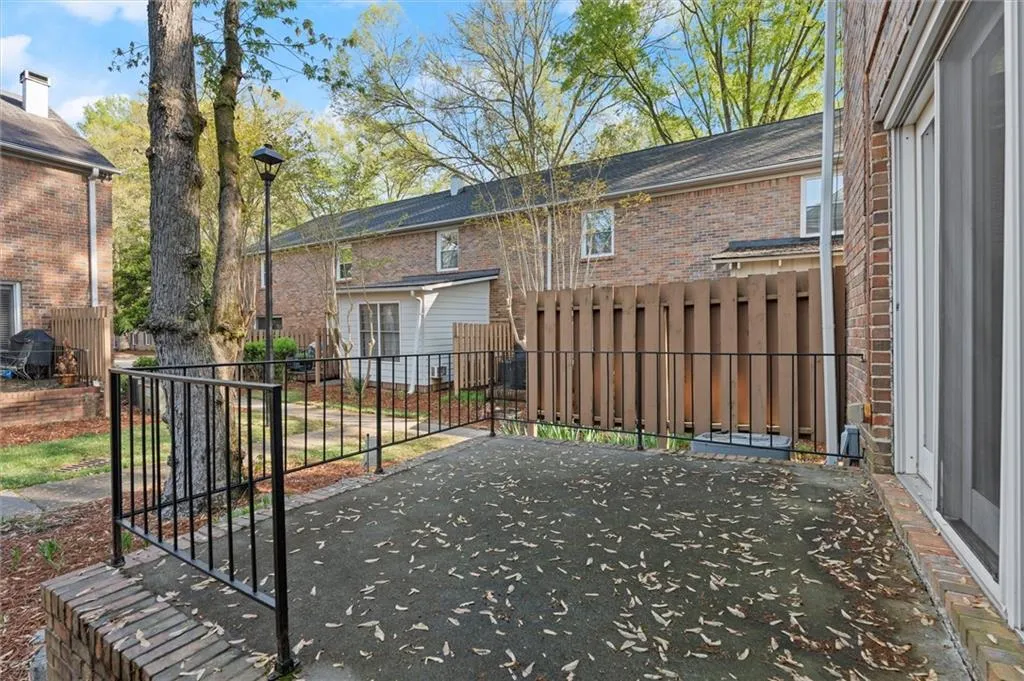 6700 Roswell Road Unit 20d, Sandy Springs, Georgia 30328, 2 Bedrooms Bedrooms, ,1 BathroomBathrooms,Residential,Sold,6700 Roswell Road Unit 20d,7556804
