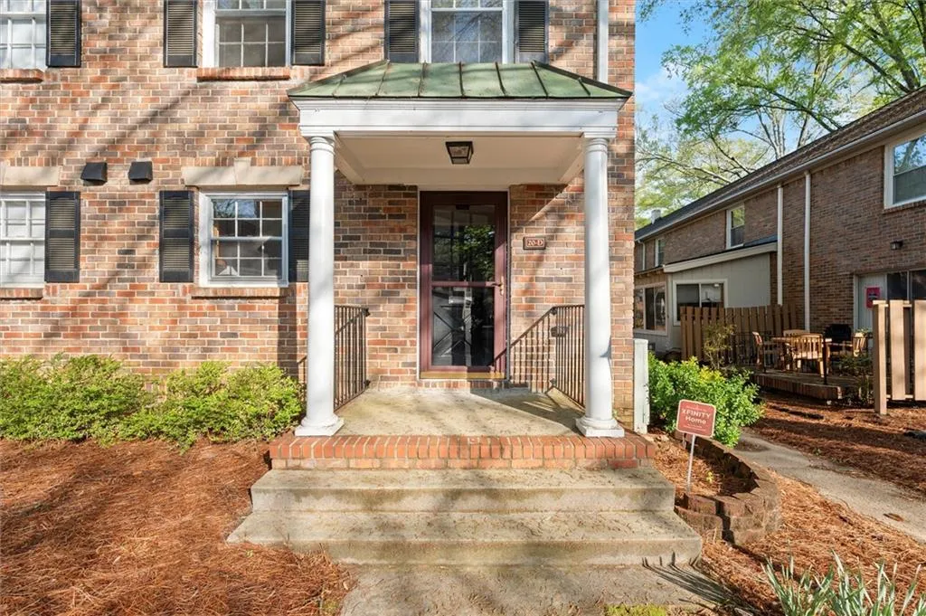 6700 Roswell Road Unit 20d, Sandy Springs, Georgia 30328, 2 Bedrooms Bedrooms, ,1 BathroomBathrooms,Residential,Sold,6700 Roswell Road Unit 20d,7556804