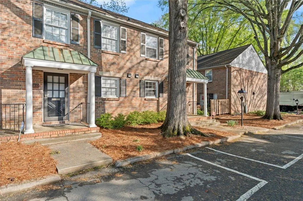 6700 Roswell Road Unit 20d, Sandy Springs, Georgia 30328, 2 Bedrooms Bedrooms, ,1 BathroomBathrooms,Residential,Sold,6700 Roswell Road Unit 20d,7556804