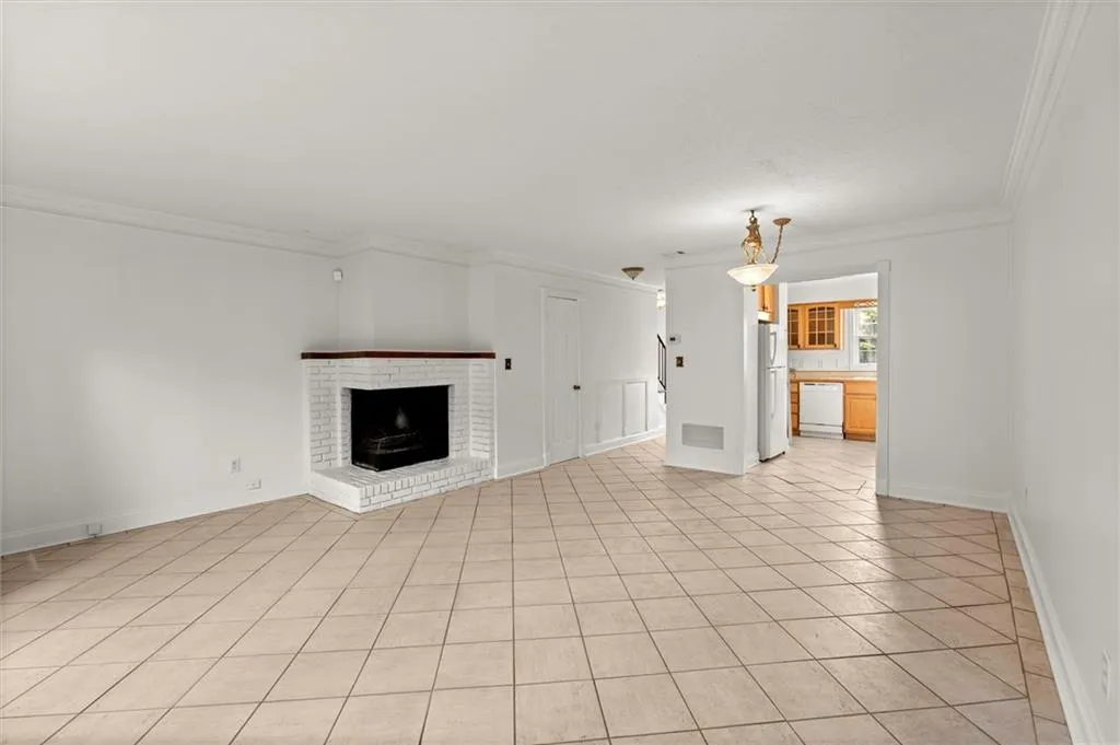 6700 Roswell Road Unit 20d, Sandy Springs, Georgia 30328, 2 Bedrooms Bedrooms, ,1 BathroomBathrooms,Residential,Sold,6700 Roswell Road Unit 20d,7556804
