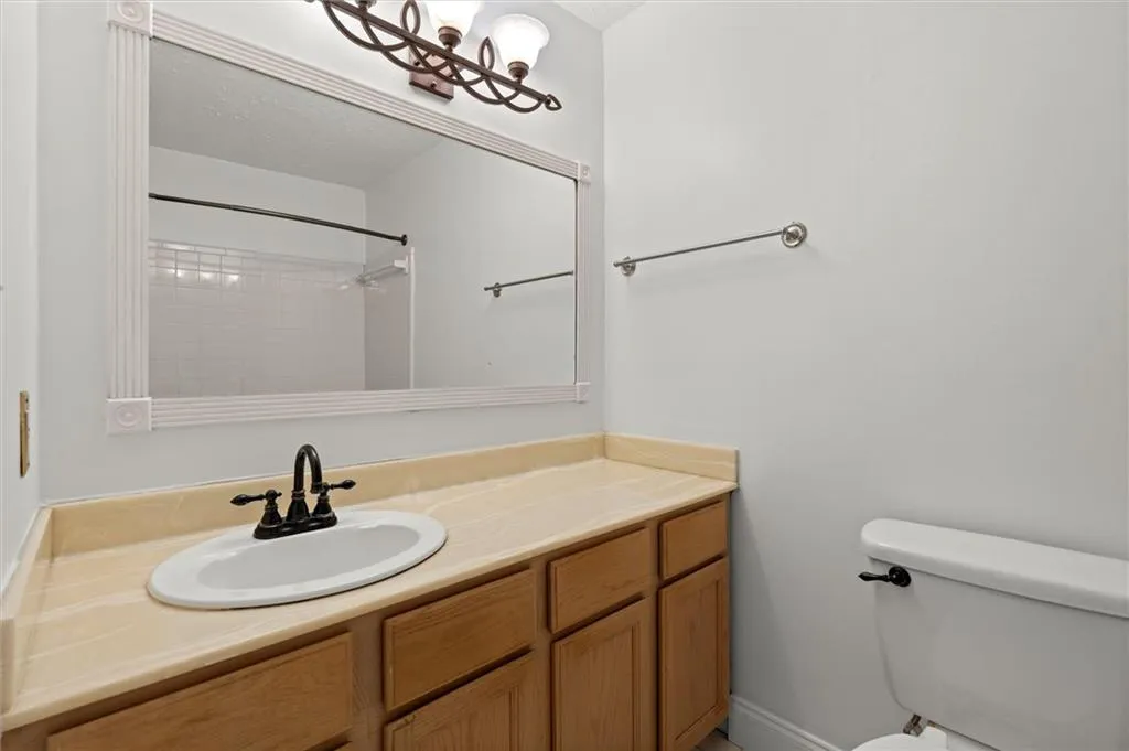 6700 Roswell Road Unit 20d, Sandy Springs, Georgia 30328, 2 Bedrooms Bedrooms, ,1 BathroomBathrooms,Residential,Sold,6700 Roswell Road Unit 20d,7556804