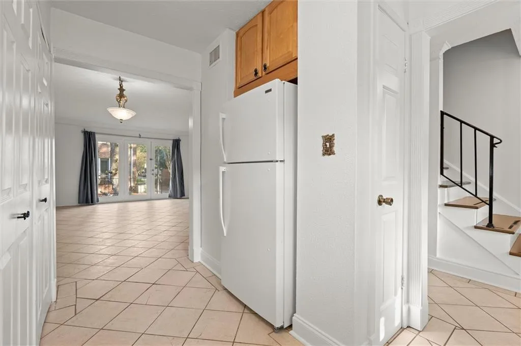 6700 Roswell Road Unit 20d, Sandy Springs, Georgia 30328, 2 Bedrooms Bedrooms, ,1 BathroomBathrooms,Residential,Sold,6700 Roswell Road Unit 20d,7556804