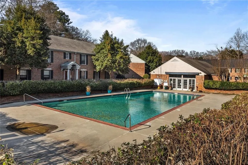 6700 Roswell Road Unit 20d, Sandy Springs, Georgia 30328, 2 Bedrooms Bedrooms, ,1 BathroomBathrooms,Residential,Sold,6700 Roswell Road Unit 20d,7556804