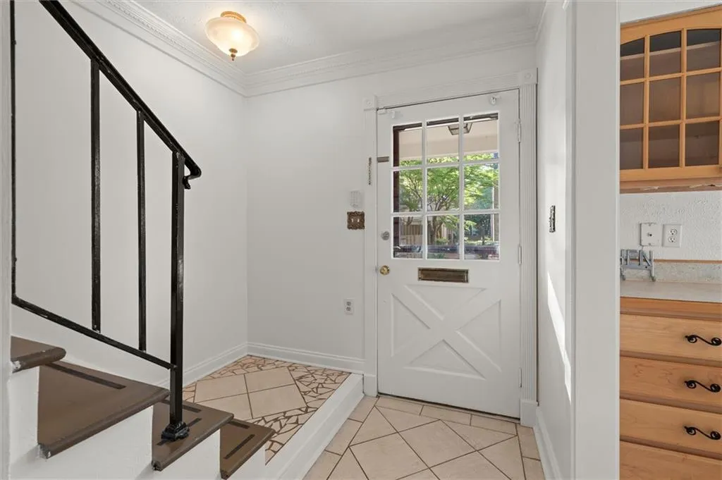 6700 Roswell Road Unit 20d, Sandy Springs, Georgia 30328, 2 Bedrooms Bedrooms, ,1 BathroomBathrooms,Residential,Sold,6700 Roswell Road Unit 20d,7556804