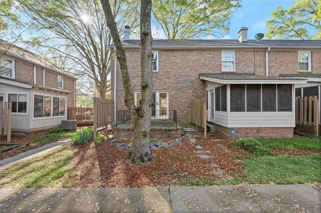 6700 Roswell Road Unit 20d, Sandy Springs, Georgia 30328, 2 Bedrooms Bedrooms, ,1 BathroomBathrooms,Residential,Sold,6700 Roswell Road Unit 20d,7556804