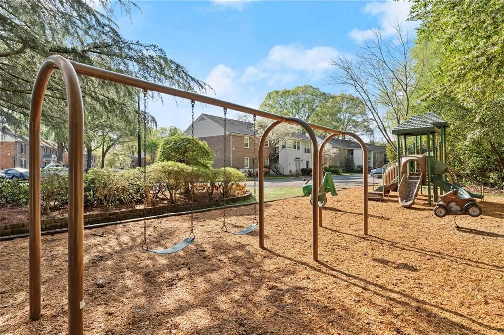 6700 Roswell Road Unit 20d, Sandy Springs, Georgia 30328, 2 Bedrooms Bedrooms, ,1 BathroomBathrooms,Residential,Sold,6700 Roswell Road Unit 20d,7556804