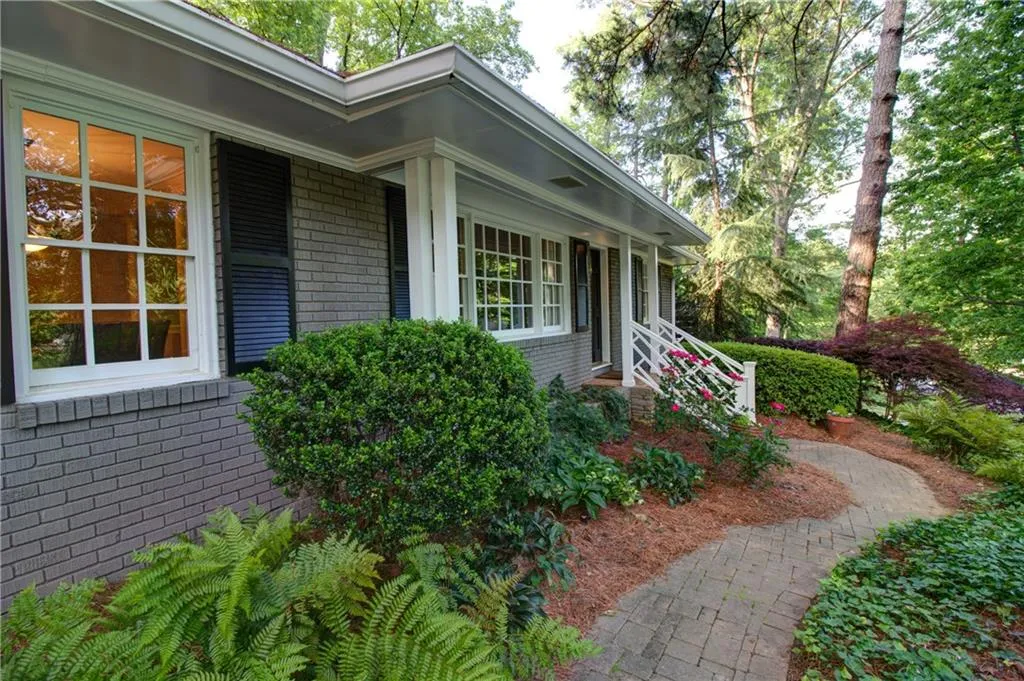 4181 N Stratford Road Ne, Atlanta, Georgia 30342, 3 Bedrooms Bedrooms, ,2 BathroomsBathrooms,Residential,Sold,4181 N Stratford Road Ne,5689006