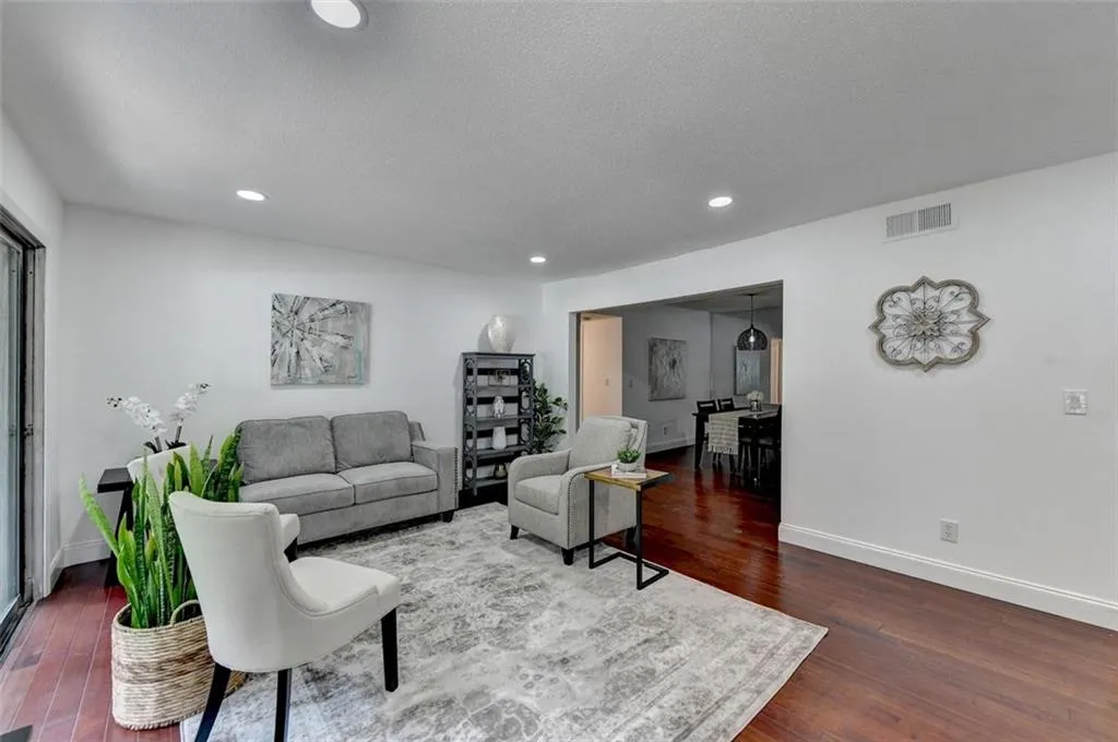 6851 Roswell Road Unit H29, Sandy Springs, Georgia 30328, 2 Bedrooms Bedrooms, ,2 BathroomsBathrooms,Residential,Sold,6851 Roswell Road Unit H29,7253614