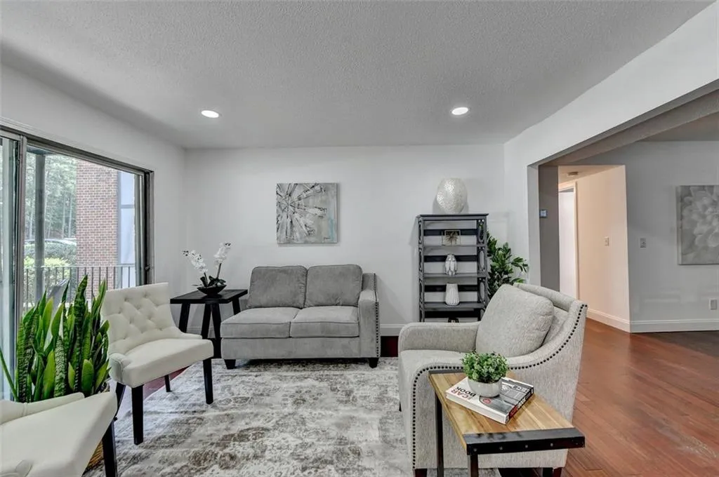 6851 Roswell Road Unit H29, Sandy Springs, Georgia 30328, 2 Bedrooms Bedrooms, ,2 BathroomsBathrooms,Residential,Sold,6851 Roswell Road Unit H29,7253614