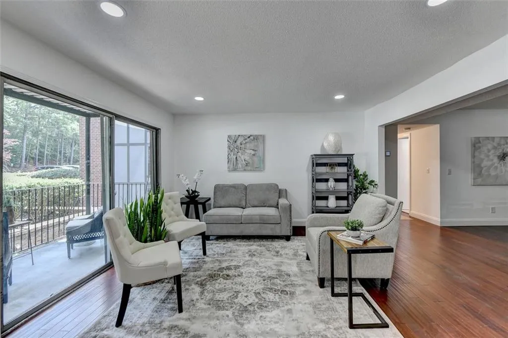 6851 Roswell Road Unit H29, Sandy Springs, Georgia 30328, 2 Bedrooms Bedrooms, ,2 BathroomsBathrooms,Residential,Sold,6851 Roswell Road Unit H29,7253614