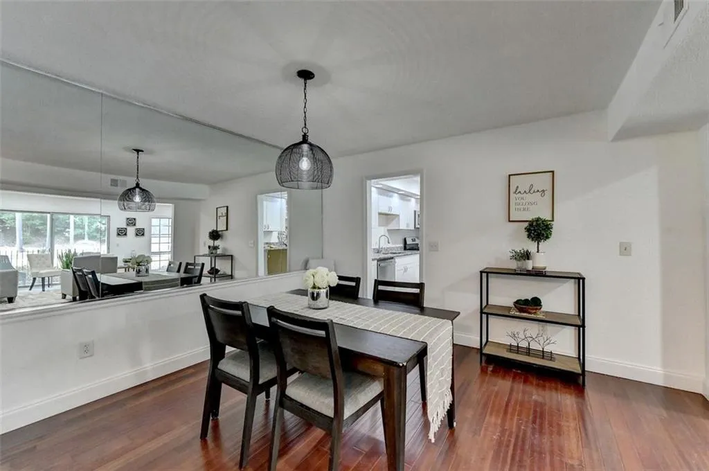 6851 Roswell Road Unit H29, Sandy Springs, Georgia 30328, 2 Bedrooms Bedrooms, ,2 BathroomsBathrooms,Residential,Sold,6851 Roswell Road Unit H29,7253614