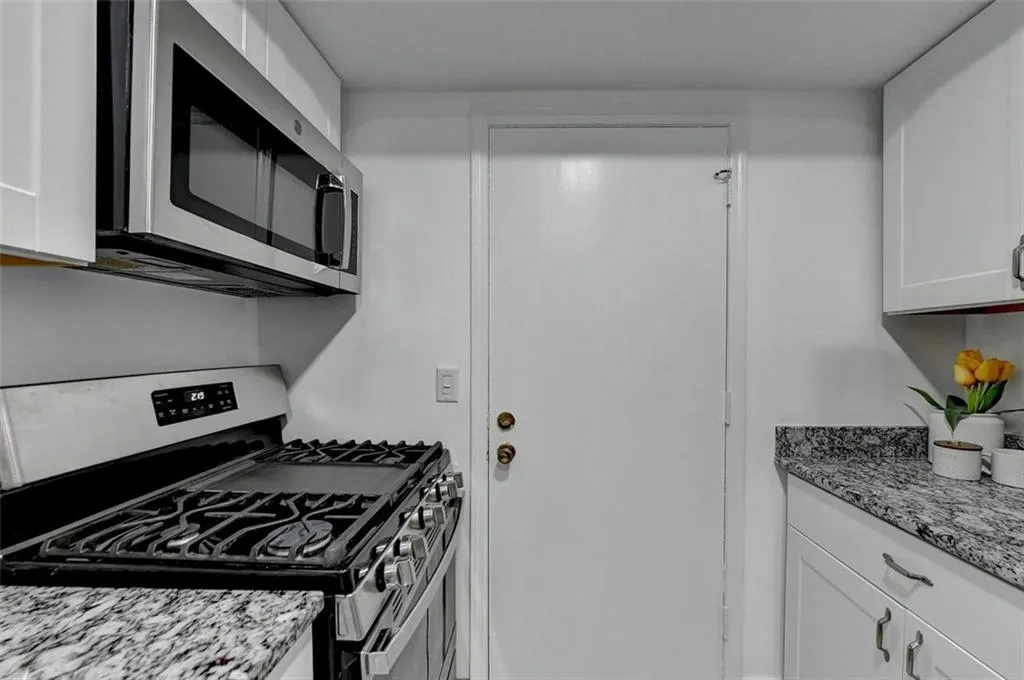 6851 Roswell Road Unit H29, Sandy Springs, Georgia 30328, 2 Bedrooms Bedrooms, ,2 BathroomsBathrooms,Residential,Sold,6851 Roswell Road Unit H29,7253614