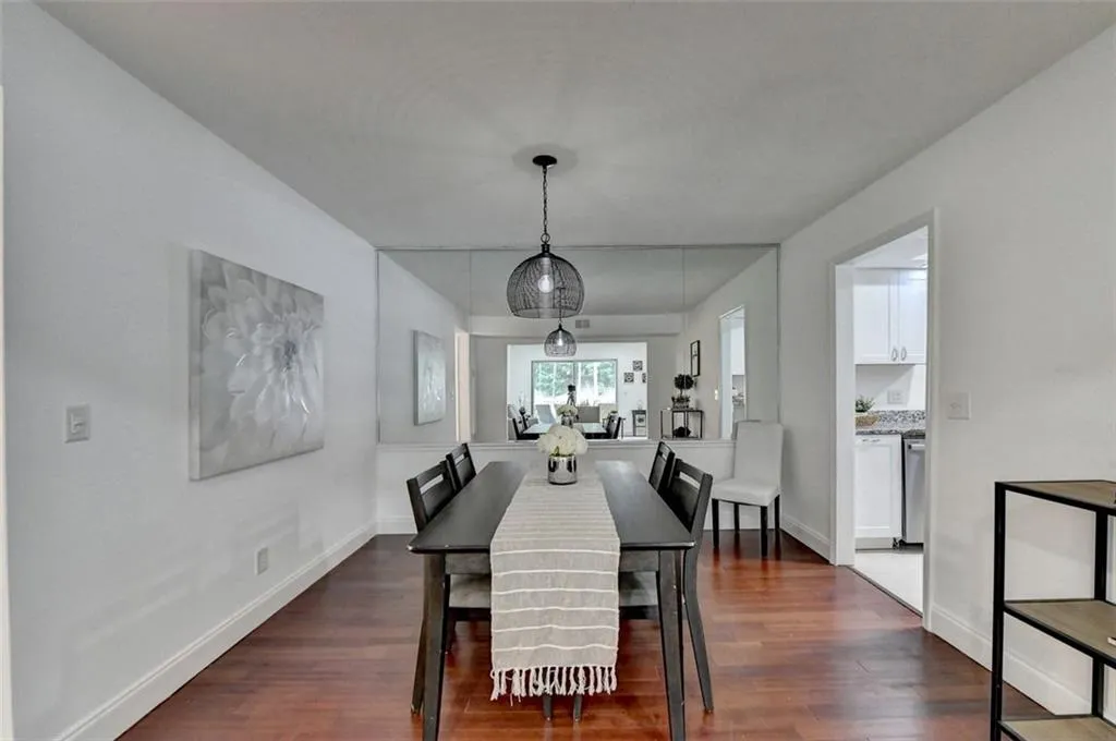 6851 Roswell Road Unit H29, Sandy Springs, Georgia 30328, 2 Bedrooms Bedrooms, ,2 BathroomsBathrooms,Residential,Sold,6851 Roswell Road Unit H29,7253614