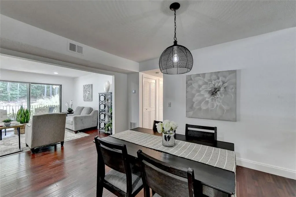 6851 Roswell Road Unit H29, Sandy Springs, Georgia 30328, 2 Bedrooms Bedrooms, ,2 BathroomsBathrooms,Residential,Sold,6851 Roswell Road Unit H29,7253614