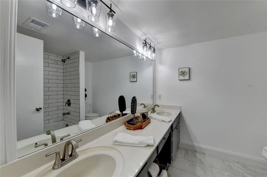 6851 Roswell Road Unit H29, Sandy Springs, Georgia 30328, 2 Bedrooms Bedrooms, ,2 BathroomsBathrooms,Residential,Sold,6851 Roswell Road Unit H29,7253614