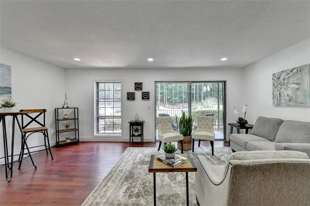 6851 Roswell Road Unit H29, Sandy Springs, Georgia 30328, 2 Bedrooms Bedrooms, ,2 BathroomsBathrooms,Residential,Sold,6851 Roswell Road Unit H29,7253614