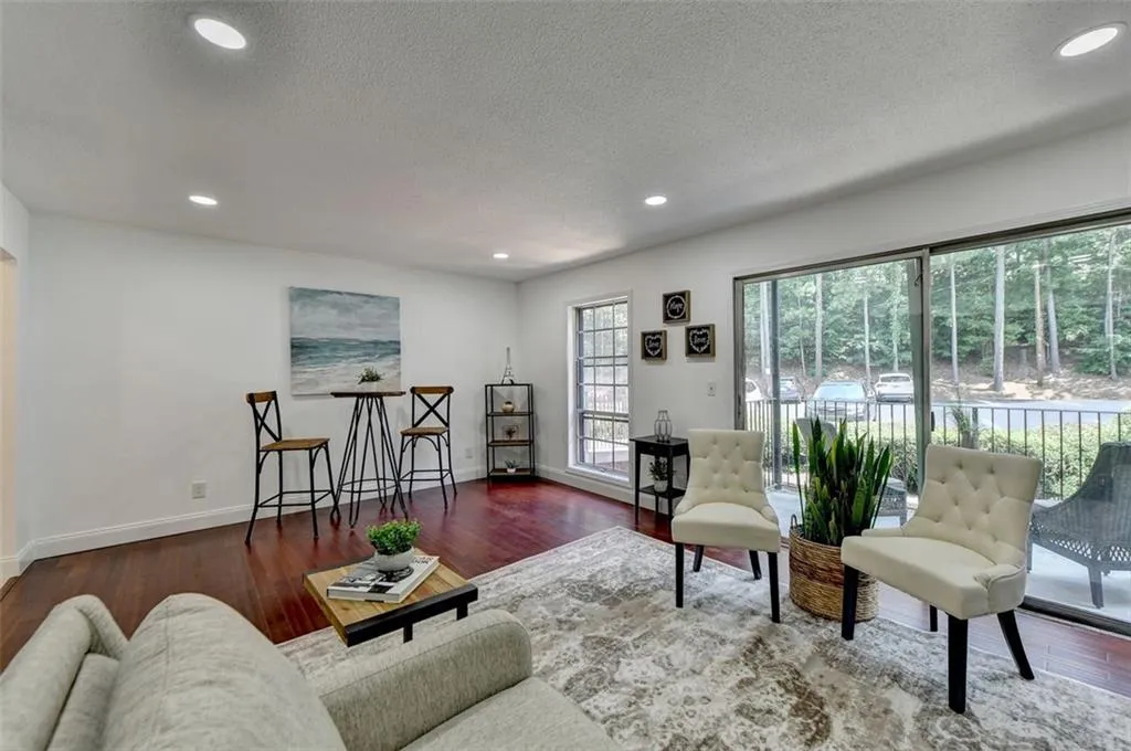 6851 Roswell Road Unit H29, Sandy Springs, Georgia 30328, 2 Bedrooms Bedrooms, ,2 BathroomsBathrooms,Residential,Sold,6851 Roswell Road Unit H29,7253614