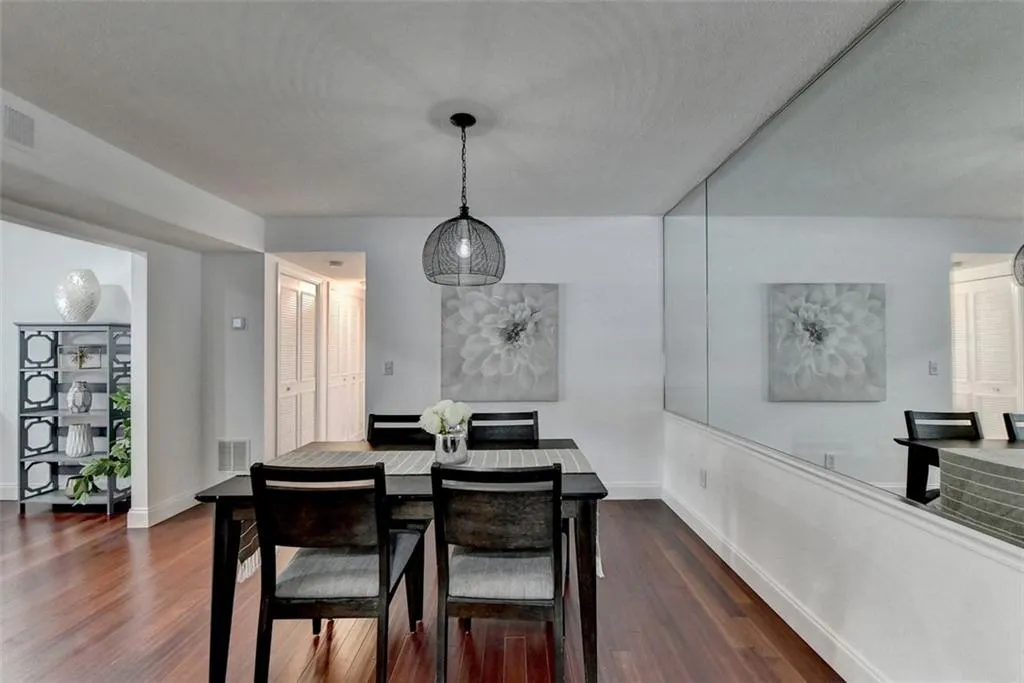 6851 Roswell Road Unit H29, Sandy Springs, Georgia 30328, 2 Bedrooms Bedrooms, ,2 BathroomsBathrooms,Residential,Sold,6851 Roswell Road Unit H29,7253614