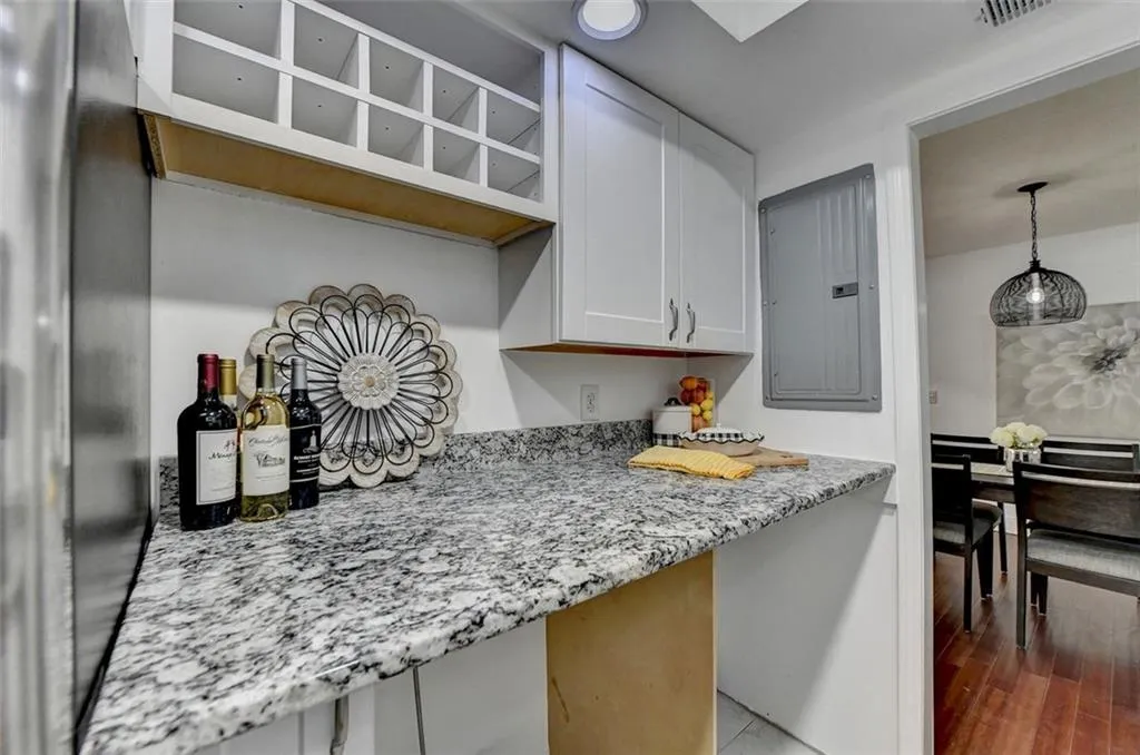 6851 Roswell Road Unit H29, Sandy Springs, Georgia 30328, 2 Bedrooms Bedrooms, ,2 BathroomsBathrooms,Residential,Sold,6851 Roswell Road Unit H29,7253614