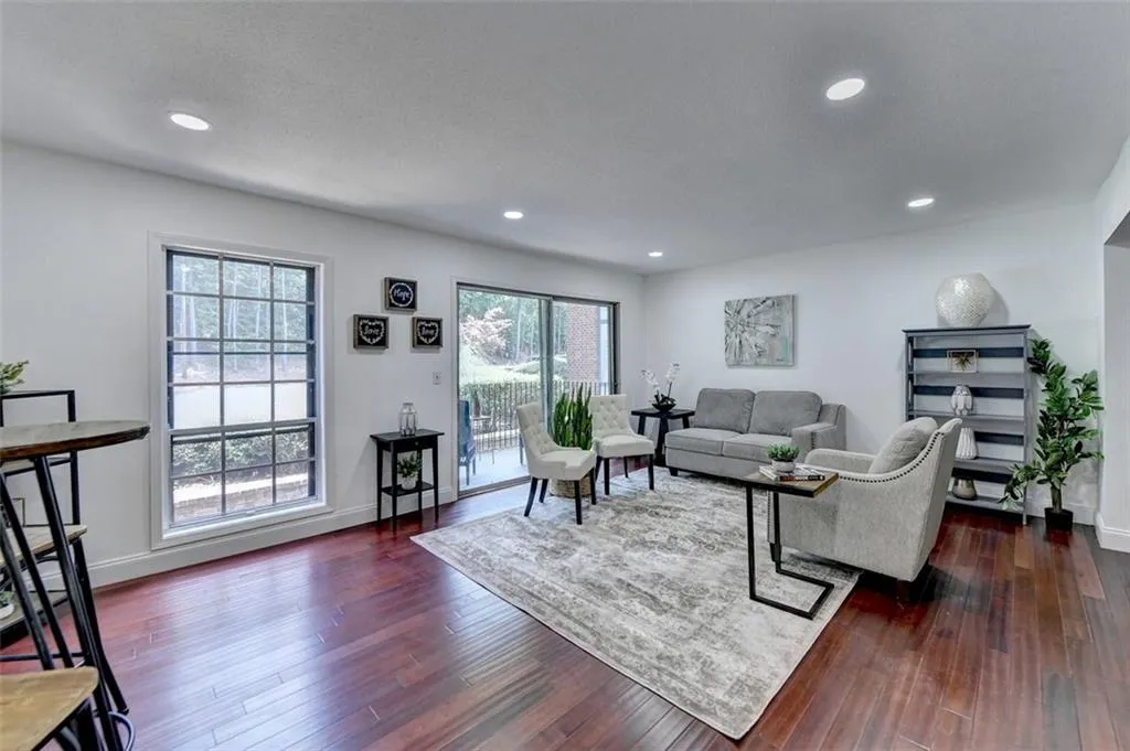 6851 Roswell Road Unit H29, Sandy Springs, Georgia 30328, 2 Bedrooms Bedrooms, ,2 BathroomsBathrooms,Residential,Sold,6851 Roswell Road Unit H29,7253614