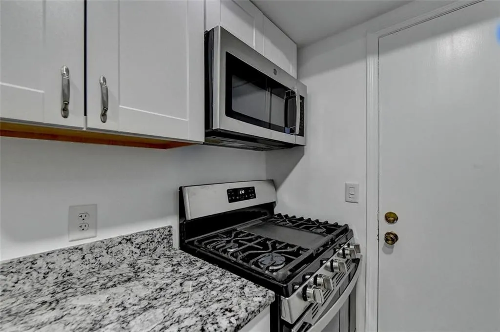 6851 Roswell Road Unit H29, Sandy Springs, Georgia 30328, 2 Bedrooms Bedrooms, ,2 BathroomsBathrooms,Residential,Sold,6851 Roswell Road Unit H29,7253614
