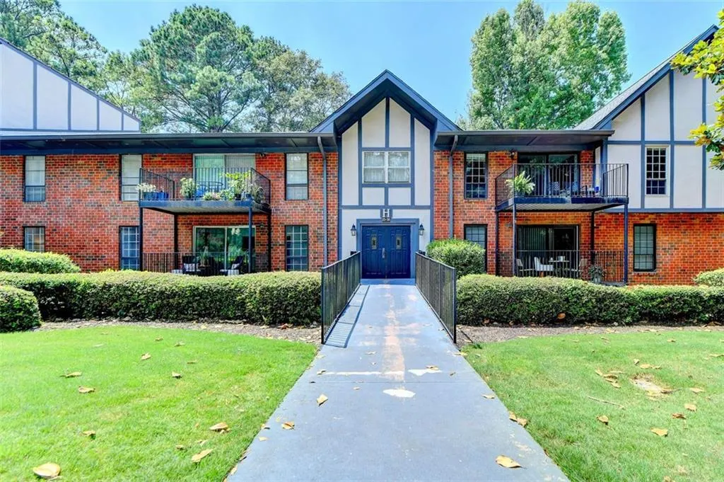 6851 Roswell Road Unit H29, Sandy Springs, Georgia 30328, 2 Bedrooms Bedrooms, ,2 BathroomsBathrooms,Residential,Sold,6851 Roswell Road Unit H29,7253614