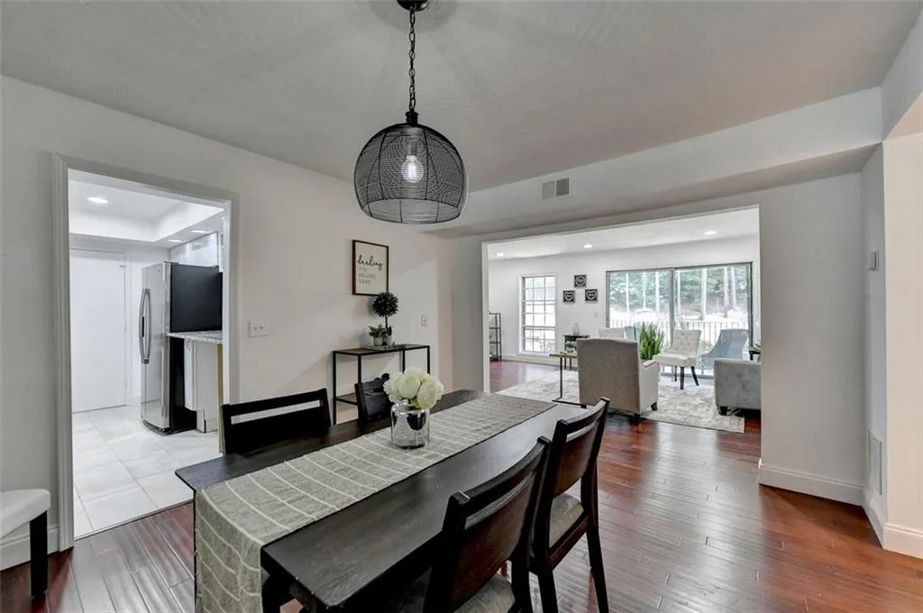 6851 Roswell Road Unit H29, Sandy Springs, Georgia 30328, 2 Bedrooms Bedrooms, ,2 BathroomsBathrooms,Residential,Sold,6851 Roswell Road Unit H29,7253614