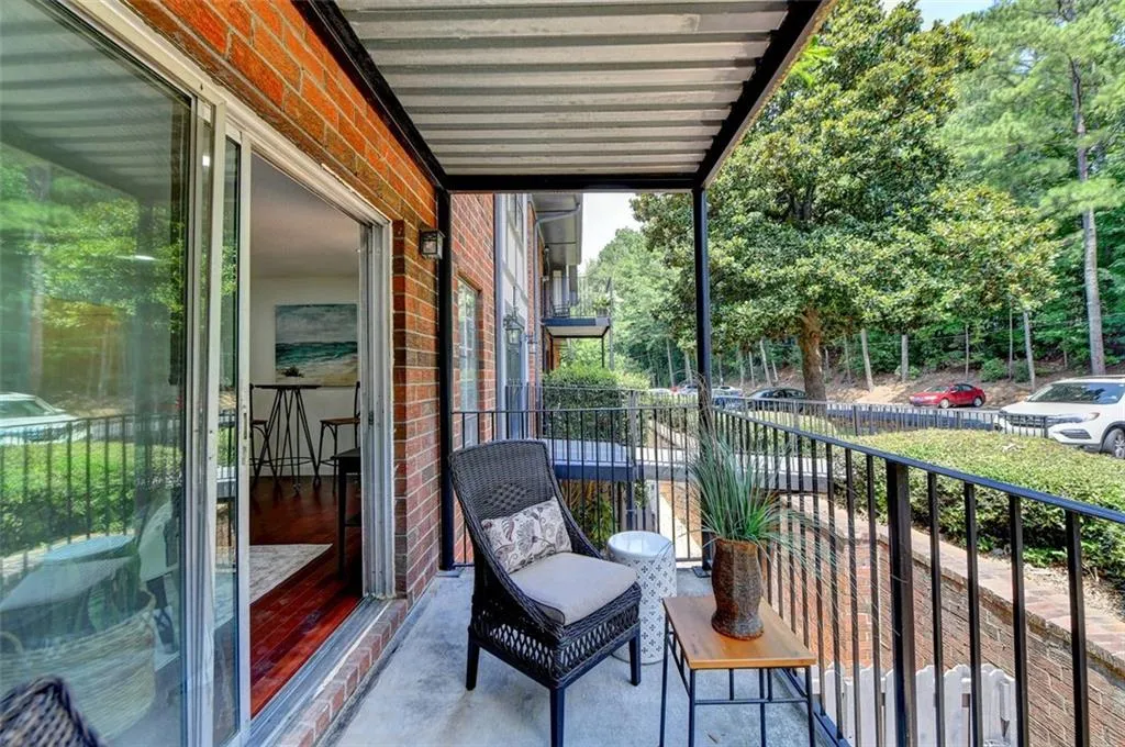 6851 Roswell Road Unit H29, Sandy Springs, Georgia 30328, 2 Bedrooms Bedrooms, ,2 BathroomsBathrooms,Residential,Sold,6851 Roswell Road Unit H29,7253614