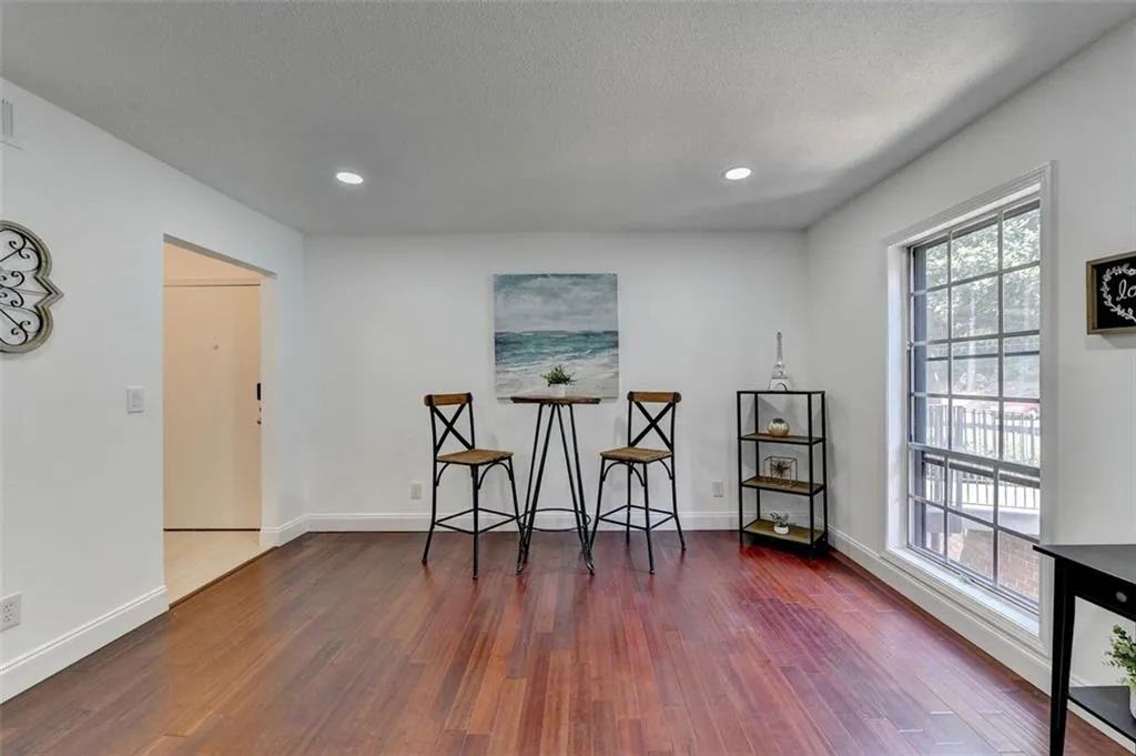 6851 Roswell Road Unit H29, Sandy Springs, Georgia 30328, 2 Bedrooms Bedrooms, ,2 BathroomsBathrooms,Residential,Sold,6851 Roswell Road Unit H29,7253614