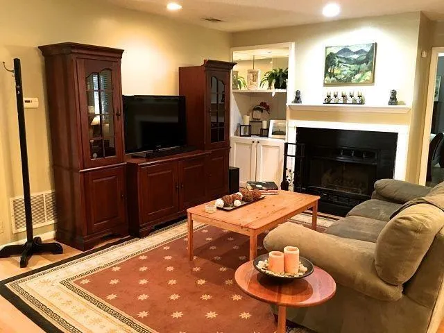 32 Dunwoody Springs Drive Unit 32, Sandy Springs, Georgia 30328, 2 Bedrooms Bedrooms, ,2 BathroomsBathrooms,Residential,Sold,32 Dunwoody Springs Drive Unit 32,5747559