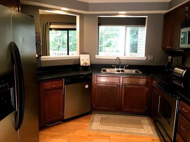 32 Dunwoody Springs Drive Unit 32, Sandy Springs, Georgia 30328, 2 Bedrooms Bedrooms, ,2 BathroomsBathrooms,Residential,Sold,32 Dunwoody Springs Drive Unit 32,5747559