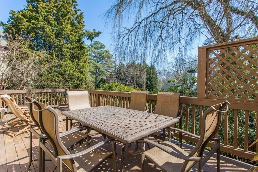 545 Glenmanor Court, Atlanta, Georgia 30328, 6 Bedrooms Bedrooms, ,7 BathroomsBathrooms,Residential,Sold,545 Glenmanor Court,6529596