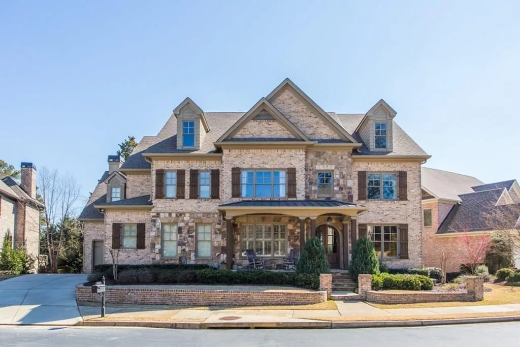 545 Glenmanor Court, Atlanta, Georgia 30328, 6 Bedrooms Bedrooms, ,7 BathroomsBathrooms,Residential,Sold,545 Glenmanor Court,6529596