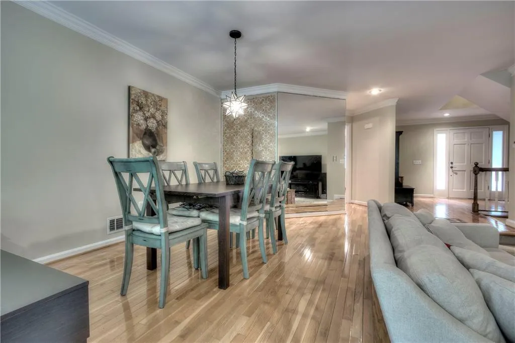 405 Bainbridge Drive Unit 405, Sandy Springs, Georgia 30327, 4 Bedrooms Bedrooms, ,3 BathroomsBathrooms,Residential,Sold,405 Bainbridge Drive Unit 405,5907363