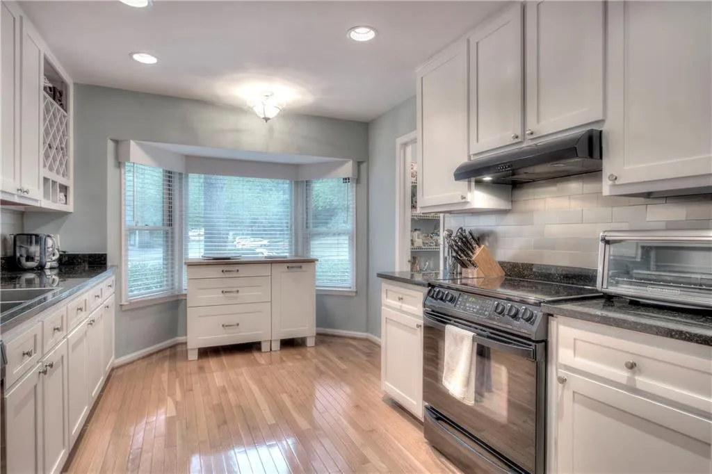 405 Bainbridge Drive Unit 405, Sandy Springs, Georgia 30327, 4 Bedrooms Bedrooms, ,3 BathroomsBathrooms,Residential,Sold,405 Bainbridge Drive Unit 405,5907363