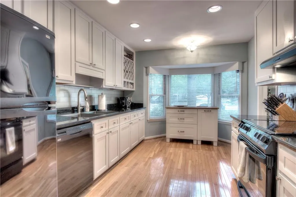405 Bainbridge Drive Unit 405, Sandy Springs, Georgia 30327, 4 Bedrooms Bedrooms, ,3 BathroomsBathrooms,Residential,Sold,405 Bainbridge Drive Unit 405,5907363