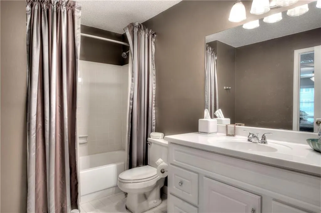 405 Bainbridge Drive Unit 405, Sandy Springs, Georgia 30327, 4 Bedrooms Bedrooms, ,3 BathroomsBathrooms,Residential,Sold,405 Bainbridge Drive Unit 405,5907363