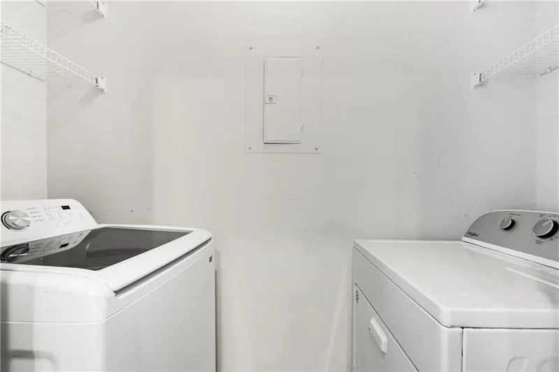 3324 Peachtree Road Ne Unit 1419, Atlanta, Georgia 30326, 2 Bedrooms Bedrooms, ,2 BathroomsBathrooms,Residential,For Sale,3324 Peachtree Road Ne Unit 1419,7659260