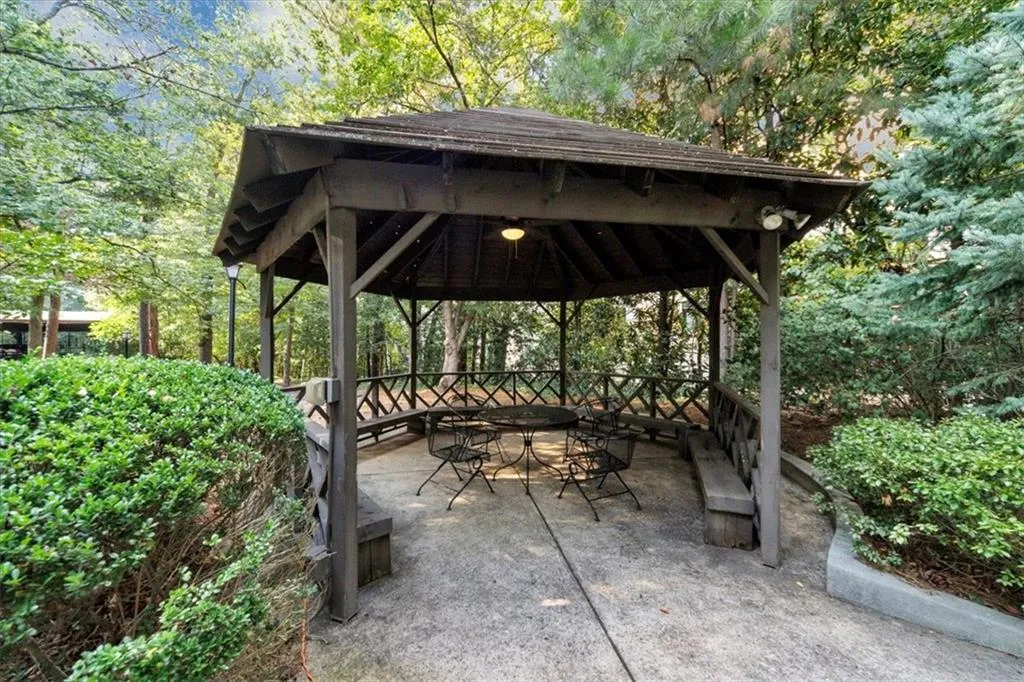 3060 Pharr Court North Nw Unit 123, Atlanta, Georgia 30305, 2 Bedrooms Bedrooms, ,1 BathroomBathrooms,Residential,For Sale,3060 Pharr Court North Nw Unit 123,7671913