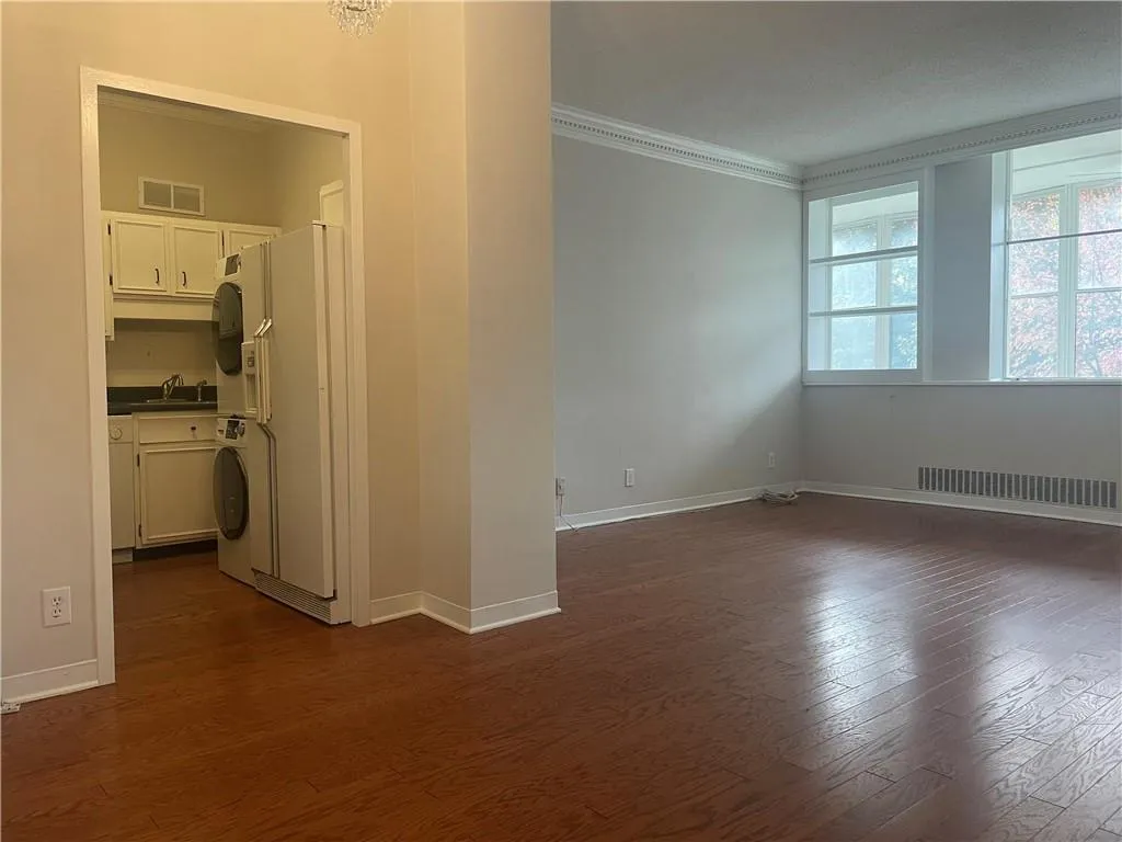 3060 Pharr Court North Nw Unit 123, Atlanta, Georgia 30305, 2 Bedrooms Bedrooms, ,1 BathroomBathrooms,Residential,For Sale,3060 Pharr Court North Nw Unit 123,7671913