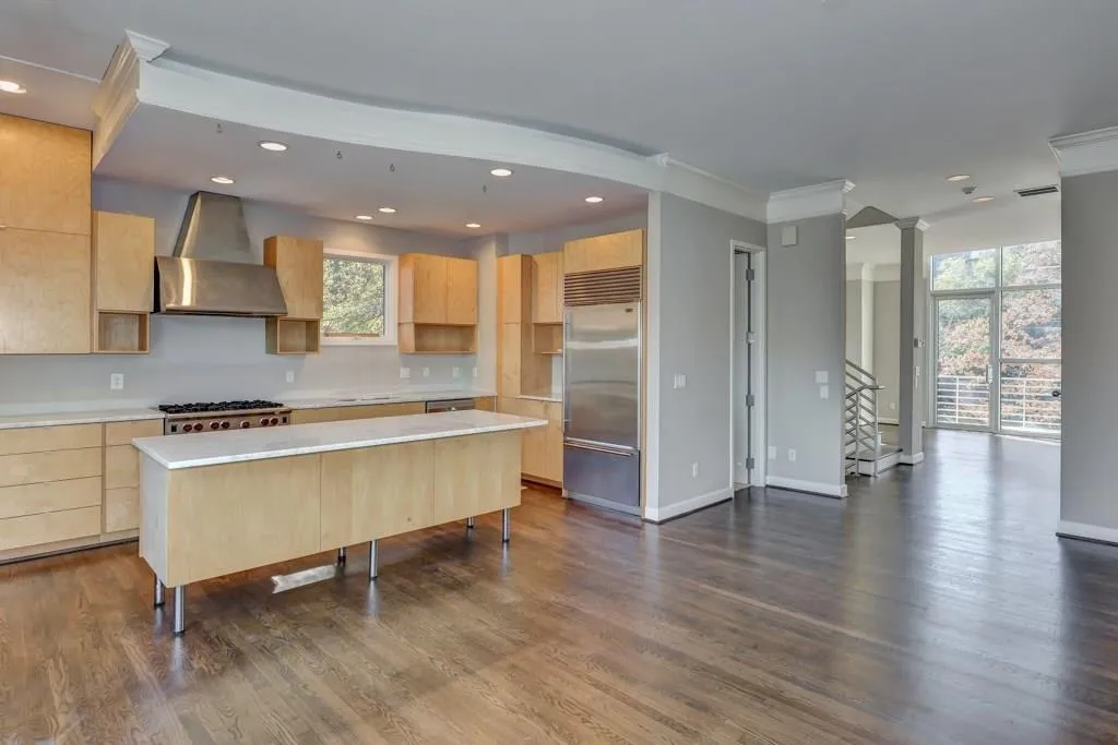3695 Peachtree Road Ne Unit F, Atlanta, Georgia 30319, 3 Bedrooms Bedrooms, ,3 BathroomsBathrooms,Residential,Sold,3695 Peachtree Road Ne Unit F,5615126