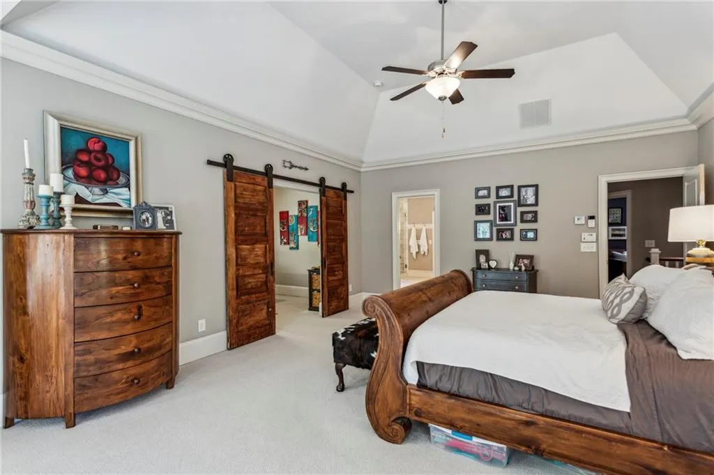 Suite also has private office space that could easily be converted to an additional closet