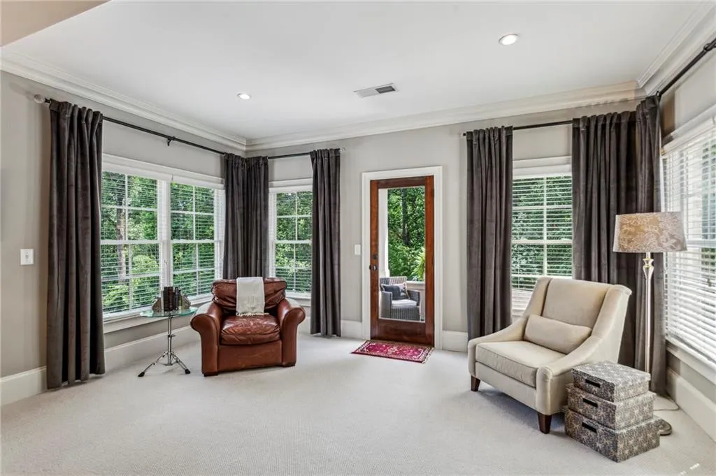 Sitting room in primary suite