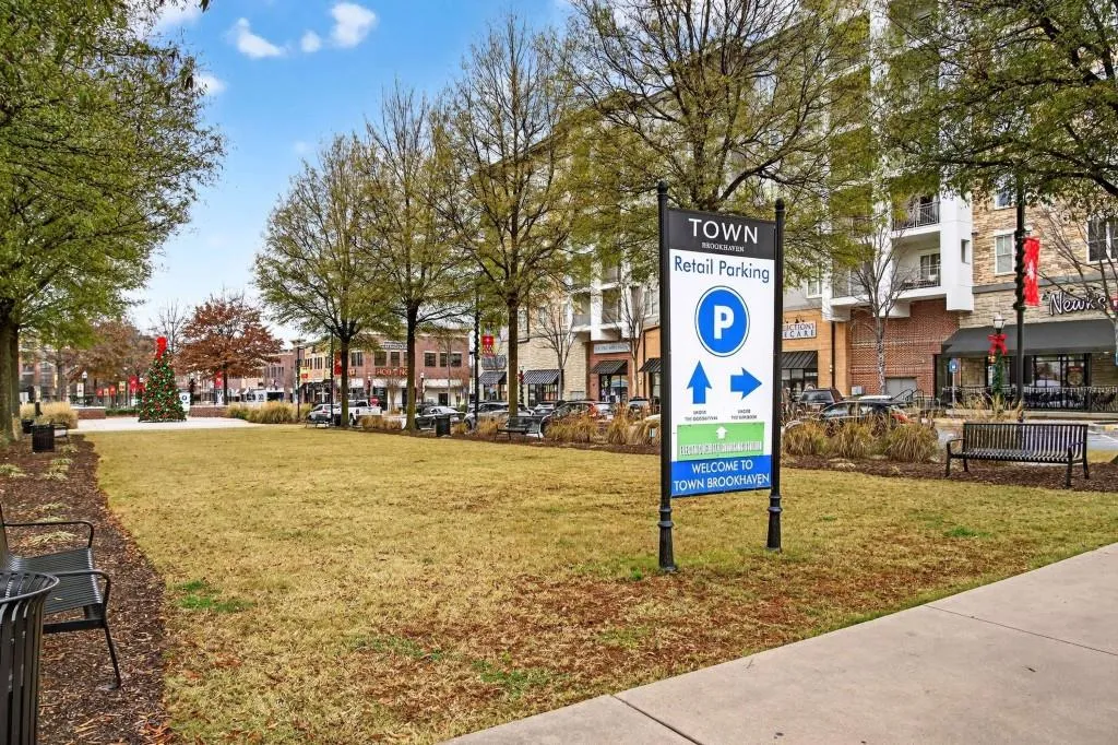 3668 Kingsboro Road Ne Unit 1, Atlanta, Georgia 30319, 1 Bedroom Bedrooms, ,1 BathroomBathrooms,Residential,For Sale,3668 Kingsboro Road Ne Unit 1,7690170